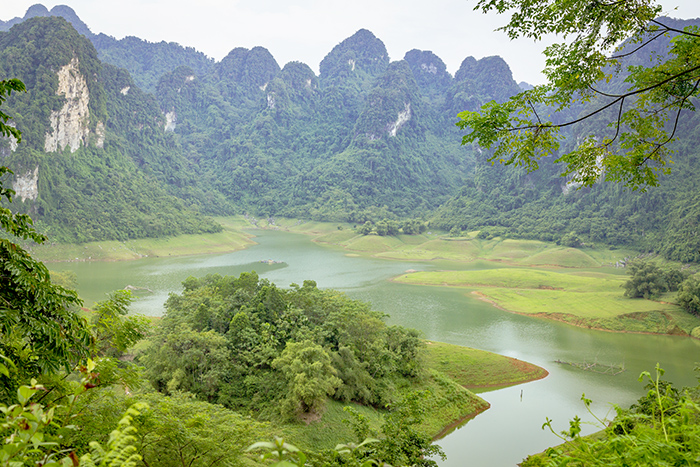 Vẻ đẹp của hồ trên núi. Ảnh: Nguyễn Thế Bình